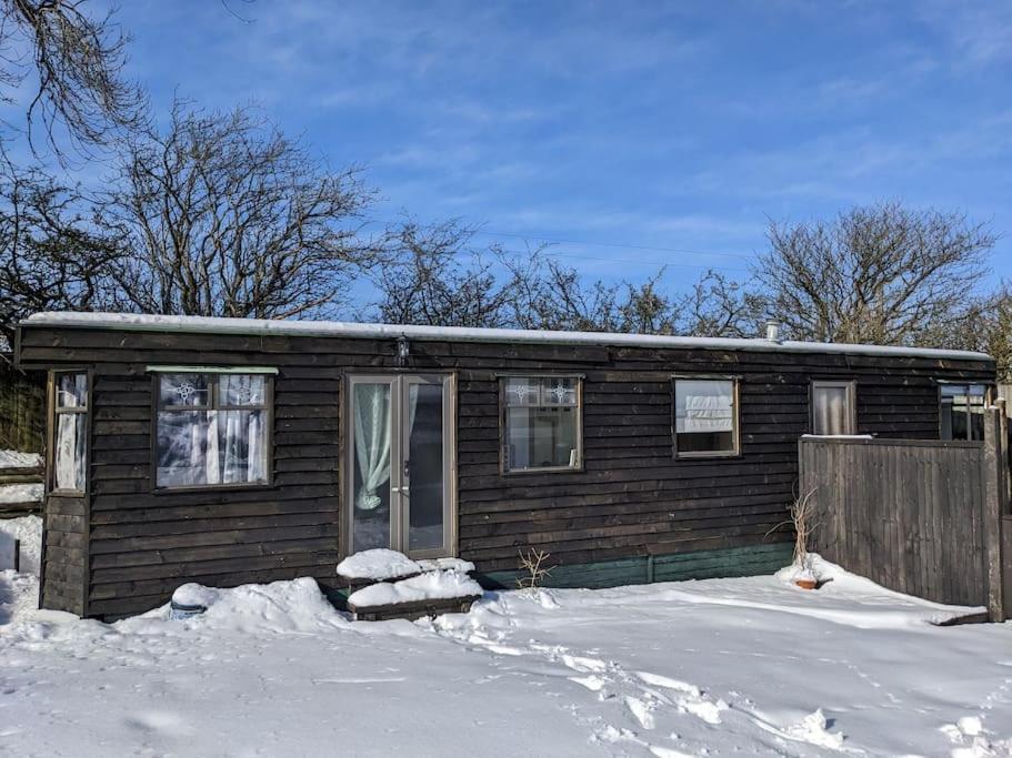 Ferny Roost Cabin. Wrexham Exterior photo